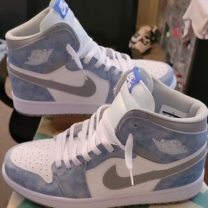 Jordan Athletic Shoes in Blue and Gray